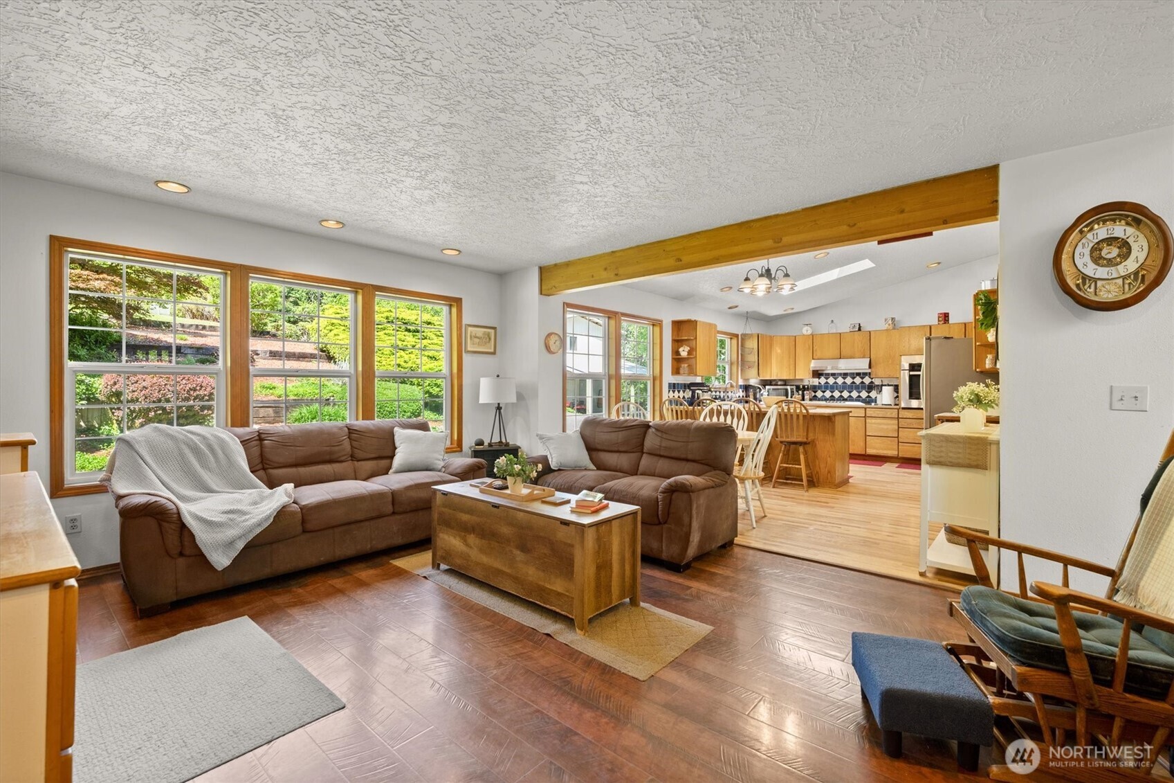 672 Walker Road Kelso, WA 98626 - Photo 2 of 40 a living room with furniture and a large window