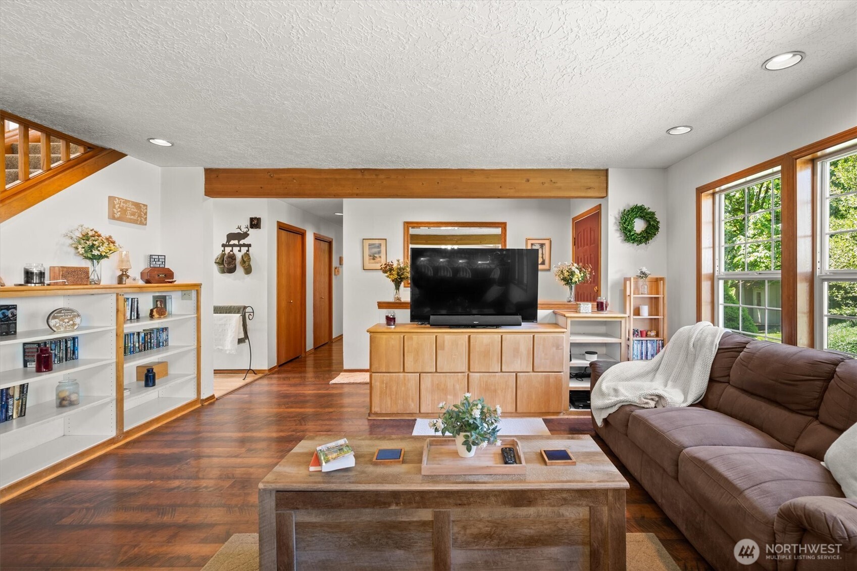 672 Walker Road Kelso, WA 98626 - Photo 3 of 40 a living room with furniture fireplace and a flat screen tv