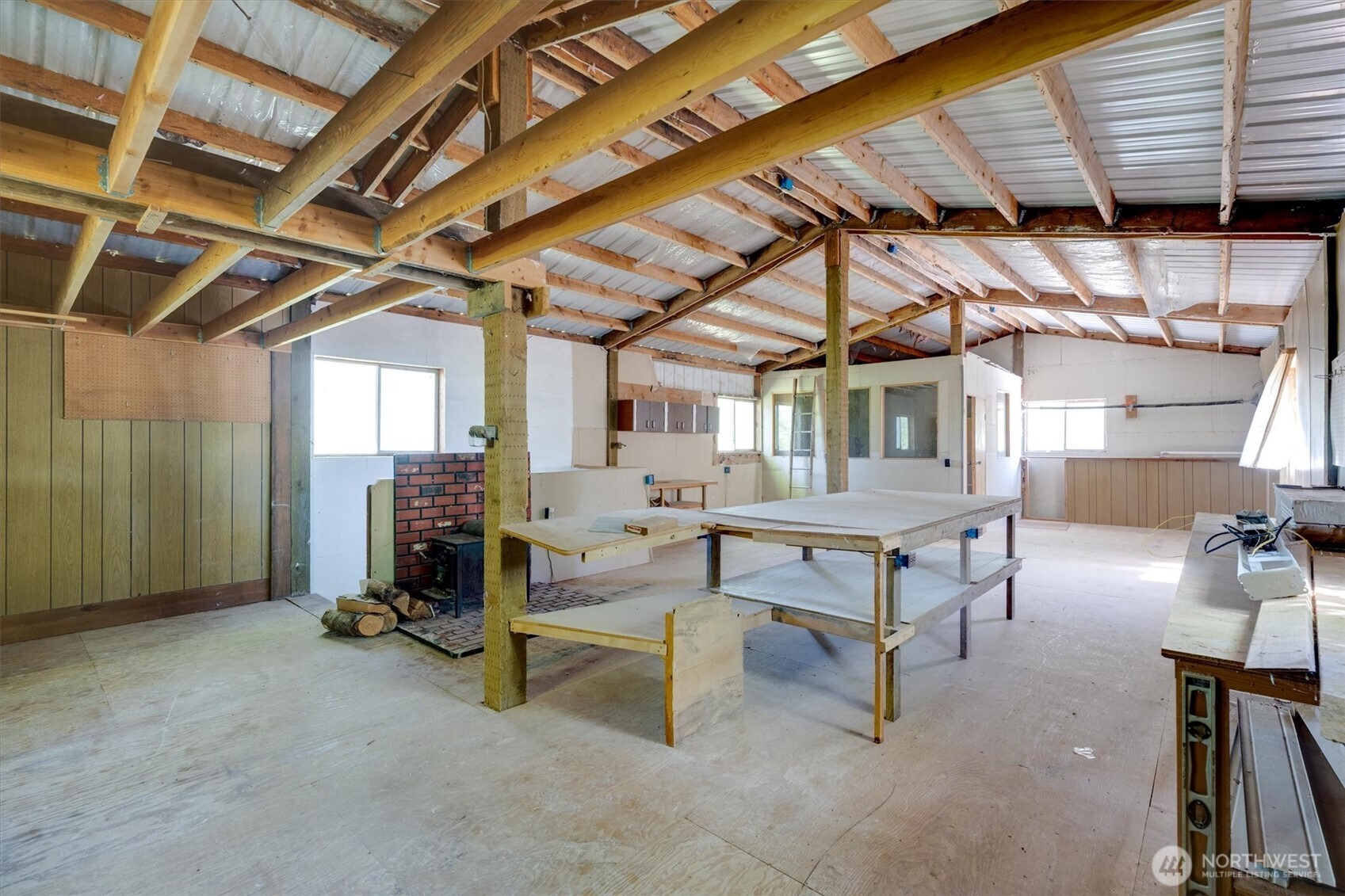 672 Walker Road Kelso, WA 98626 - Photo 32 of 40 a view of a room with chairs