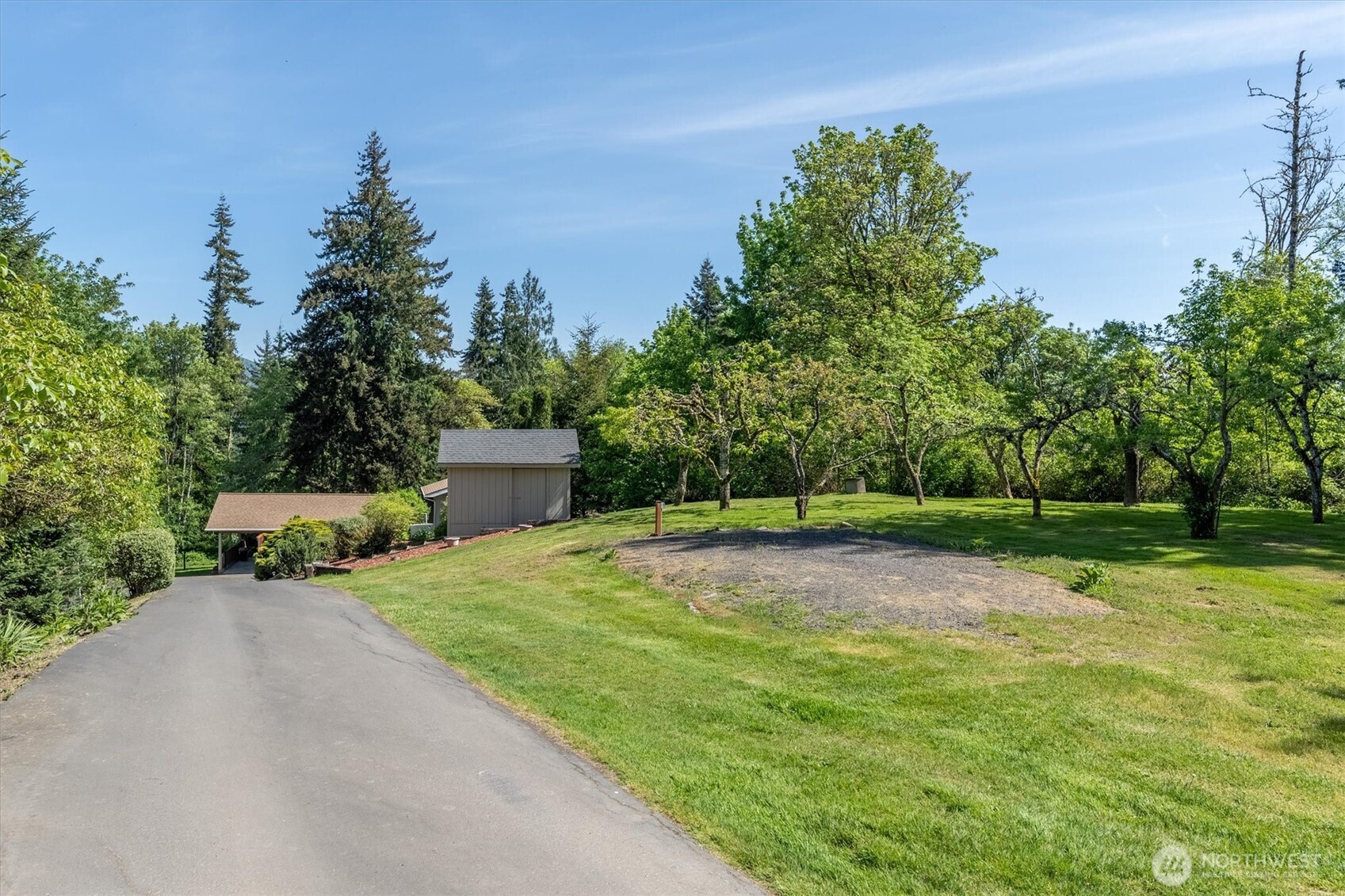 672 Walker Road Kelso, WA 98626 - Photo 34 of 40 a backyard of a house with trees and entertaining space