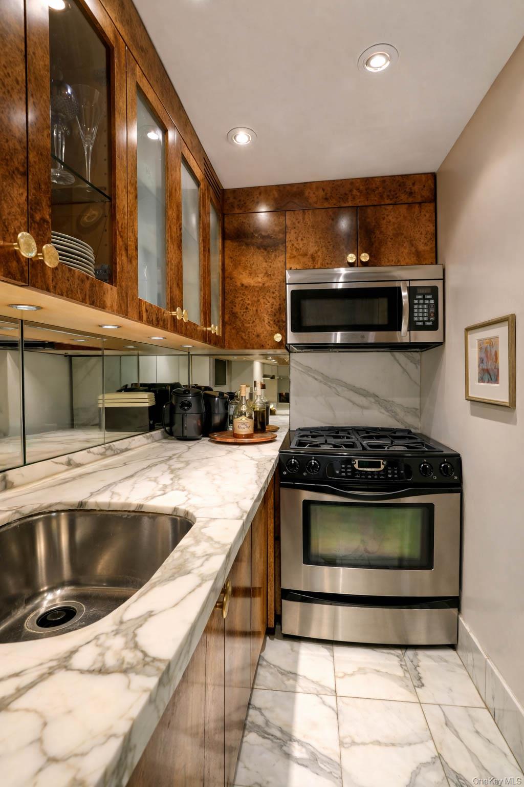 188 East 70th Street, Unit 8B Manhattan, NY 10021 - Photo 6 of 11