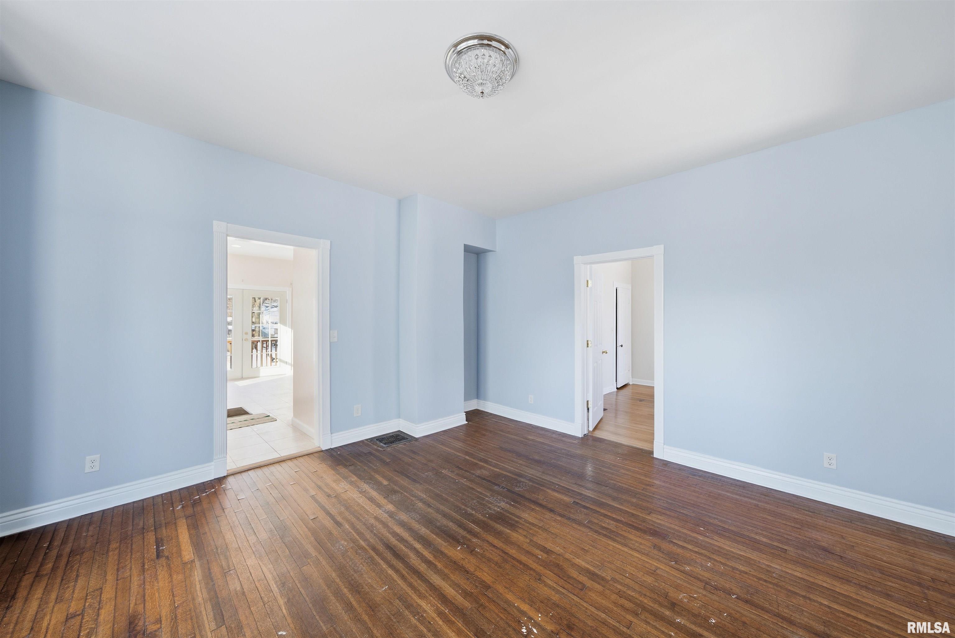 1427 North Sheridan Road Peoria, IL 61606 - Photo 13 of 32