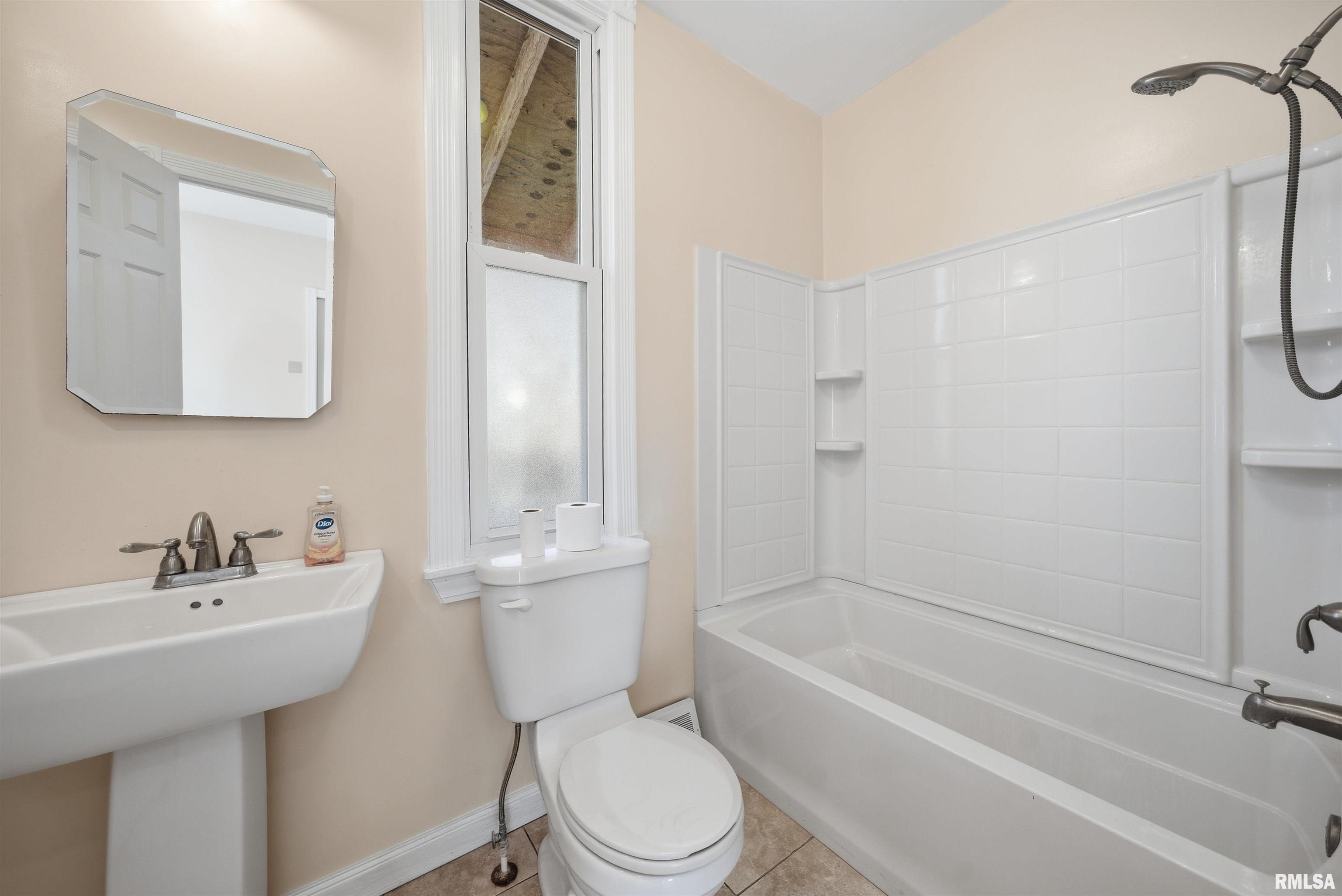 1427 North Sheridan Road Peoria, IL 61606 - Photo 20 of 32