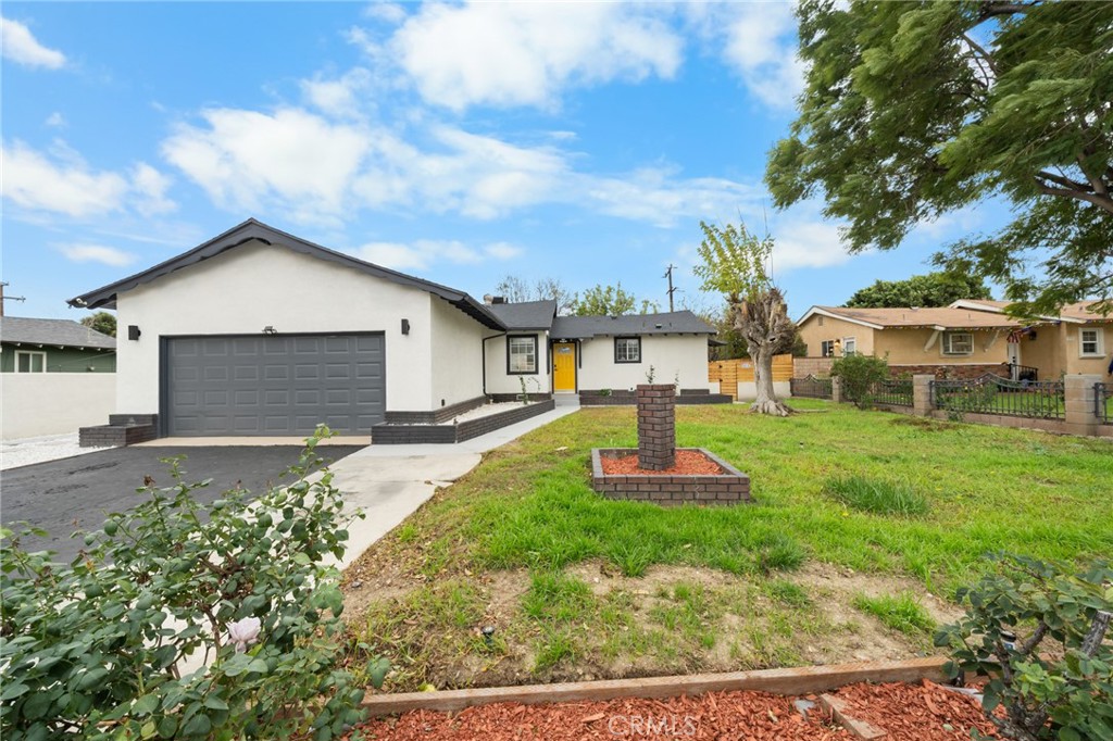 2717 West 6th Street Rialto, CA 92376 - Photo 30 of 30 front view of a house with a yard