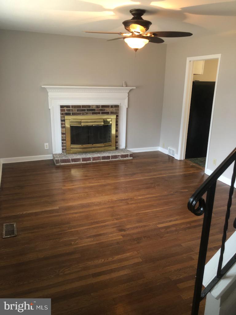 1355 Valley Road Woodlyn, PA 19094 - Photo 4 of 19 Living room