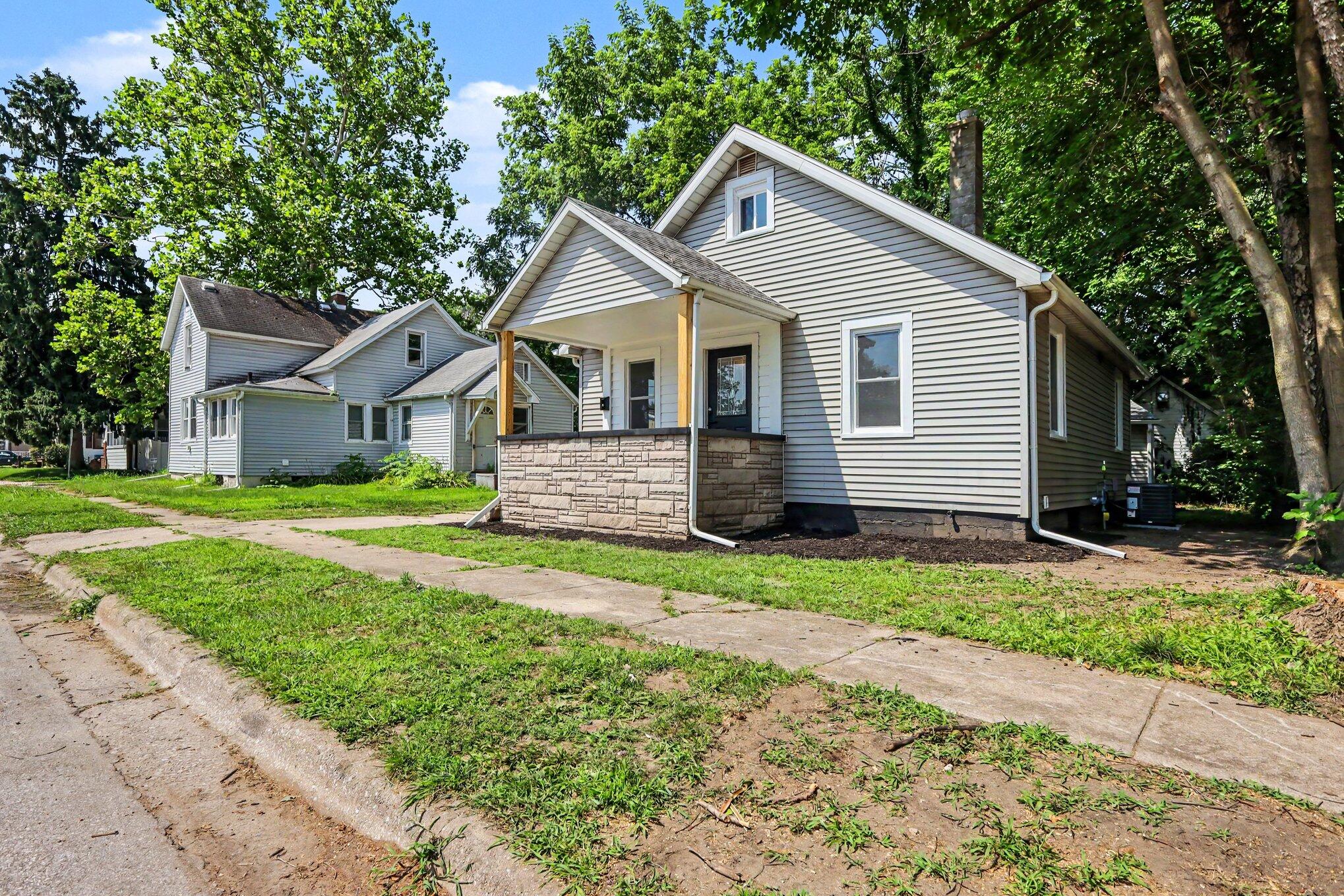 206 Rumely Street La Porte, IN 46350 - Photo 4 of 16 2038x1359