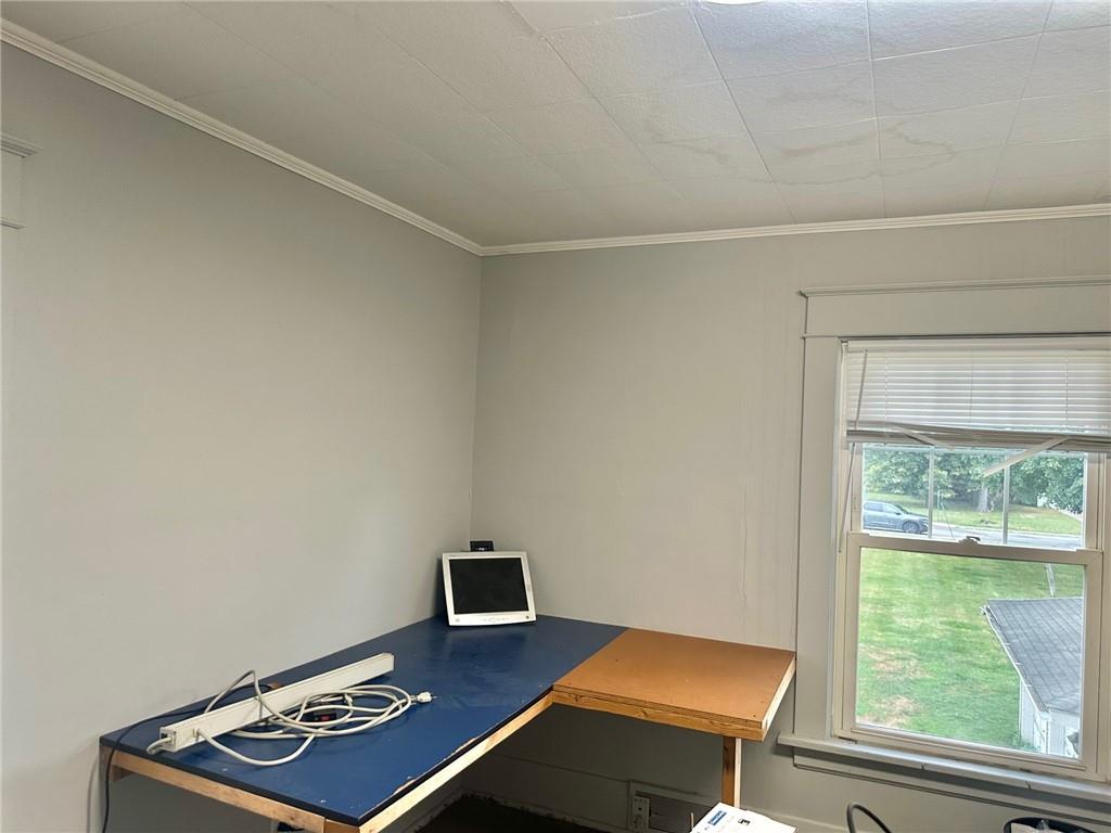 320 Reis Street New Castle, PA 16101 - Photo 15 of 18 a room with furniture and a window