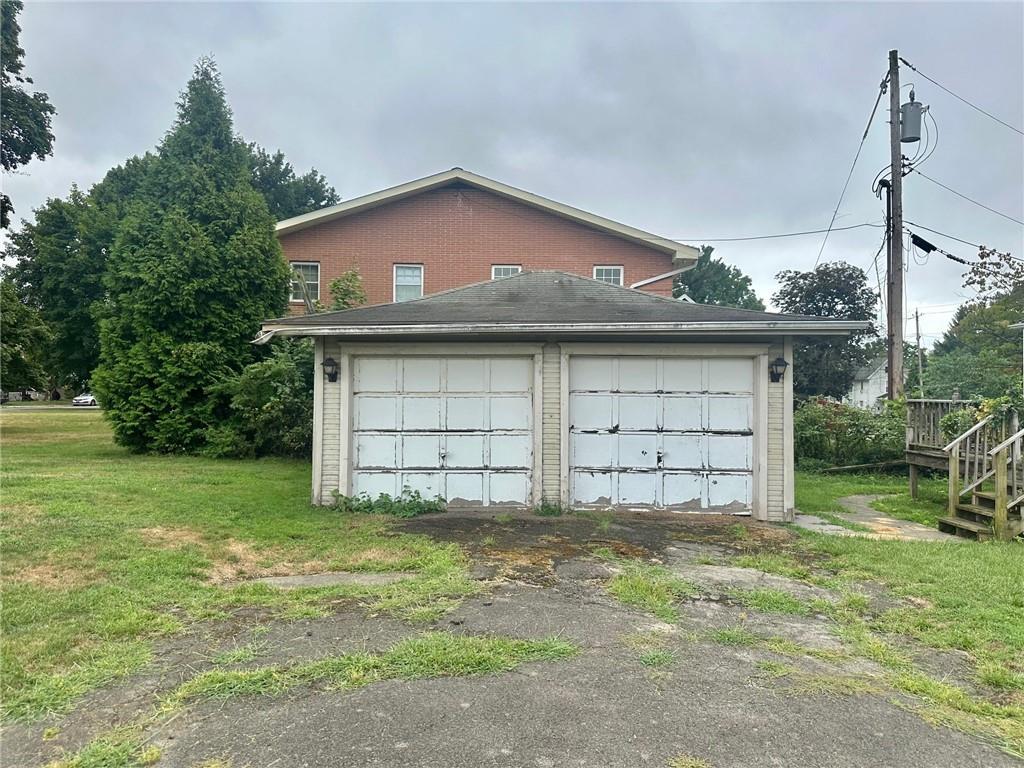 320 Reis Street New Castle, PA 16101 - Photo 5 of 18 a view of a house with a yard
