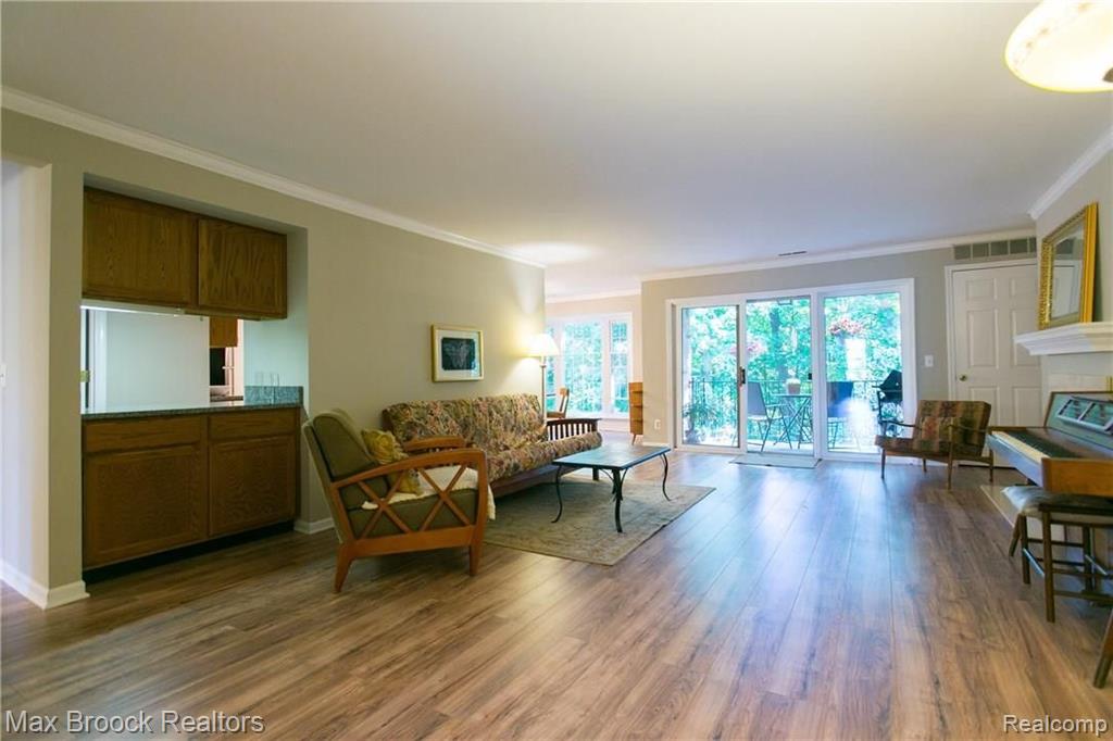 1655 Huntington Park Rochester Hills, MI 48309 - Photo 5 of 40