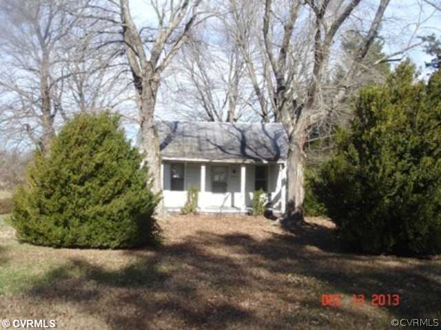16578 Old Ridge Road Montpelier, VA 23192 - Photo 1 of 10 a front view of a house with a garden