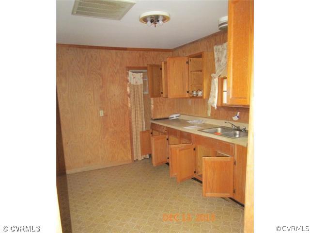 16578 Old Ridge Road Montpelier, VA 23192 - Photo 4 of 10 a kitchen with granite countertop cabinets and appliances