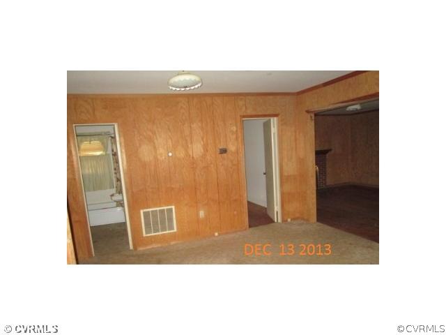 16578 Old Ridge Road Montpelier, VA 23192 - Photo 5 of 10 a view of a hallway with wooden floor