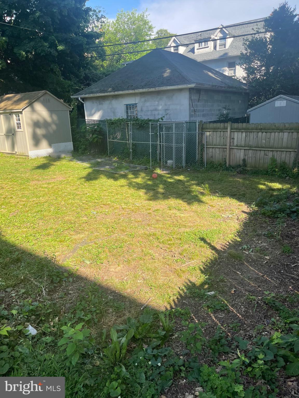 6416 Overbrook Avenue Philadelphia, PA 19151 - Photo 5 of 25 Backyard view from right side