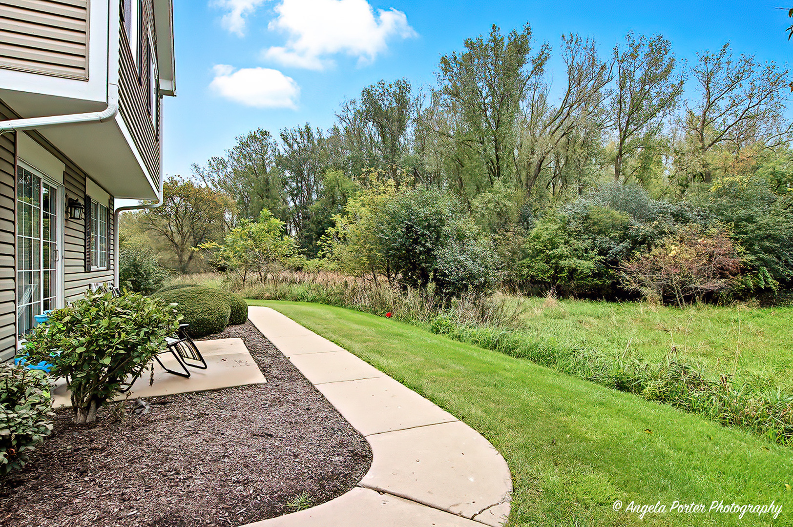 1530 Hickory Road Woodstock, IL 60098 - Photo 2 of 18 Gallery Image 2