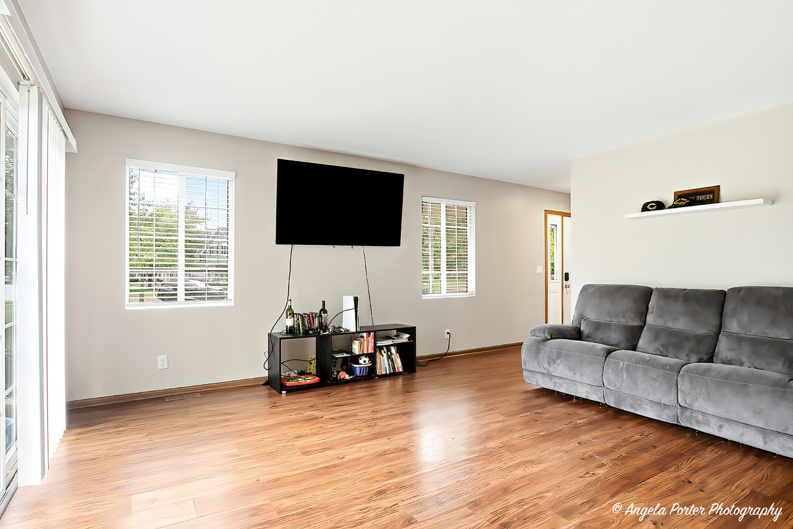 1530 Hickory Road Woodstock, IL 60098 - Photo 4 of 18 Gallery Image 4