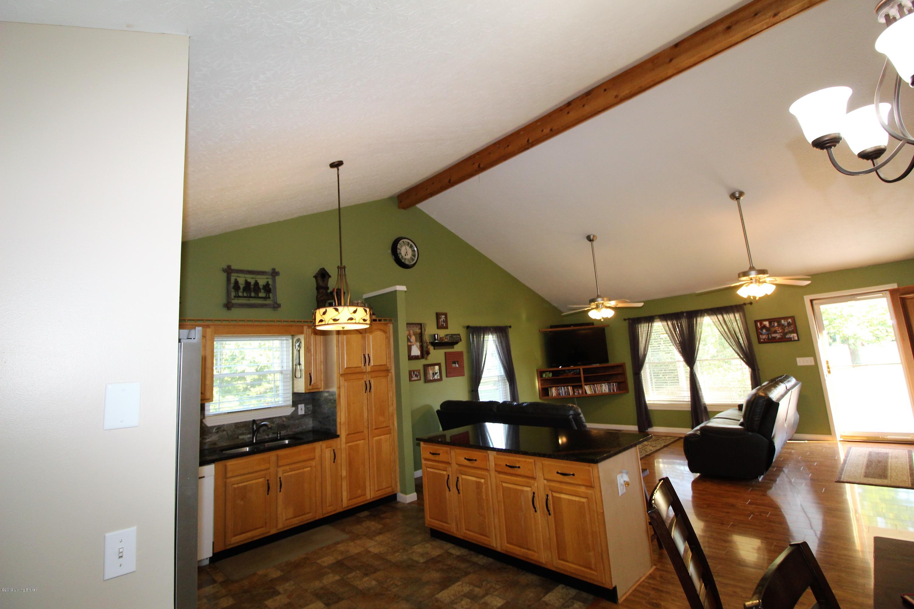 712 Foxboro Road Pendleton, KY 40055 - Photo 11 of 34 712 Foxboro_27_Kitchen2
