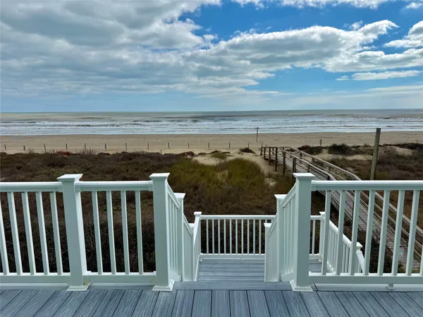 a view of roof deck with wooden floor and fence