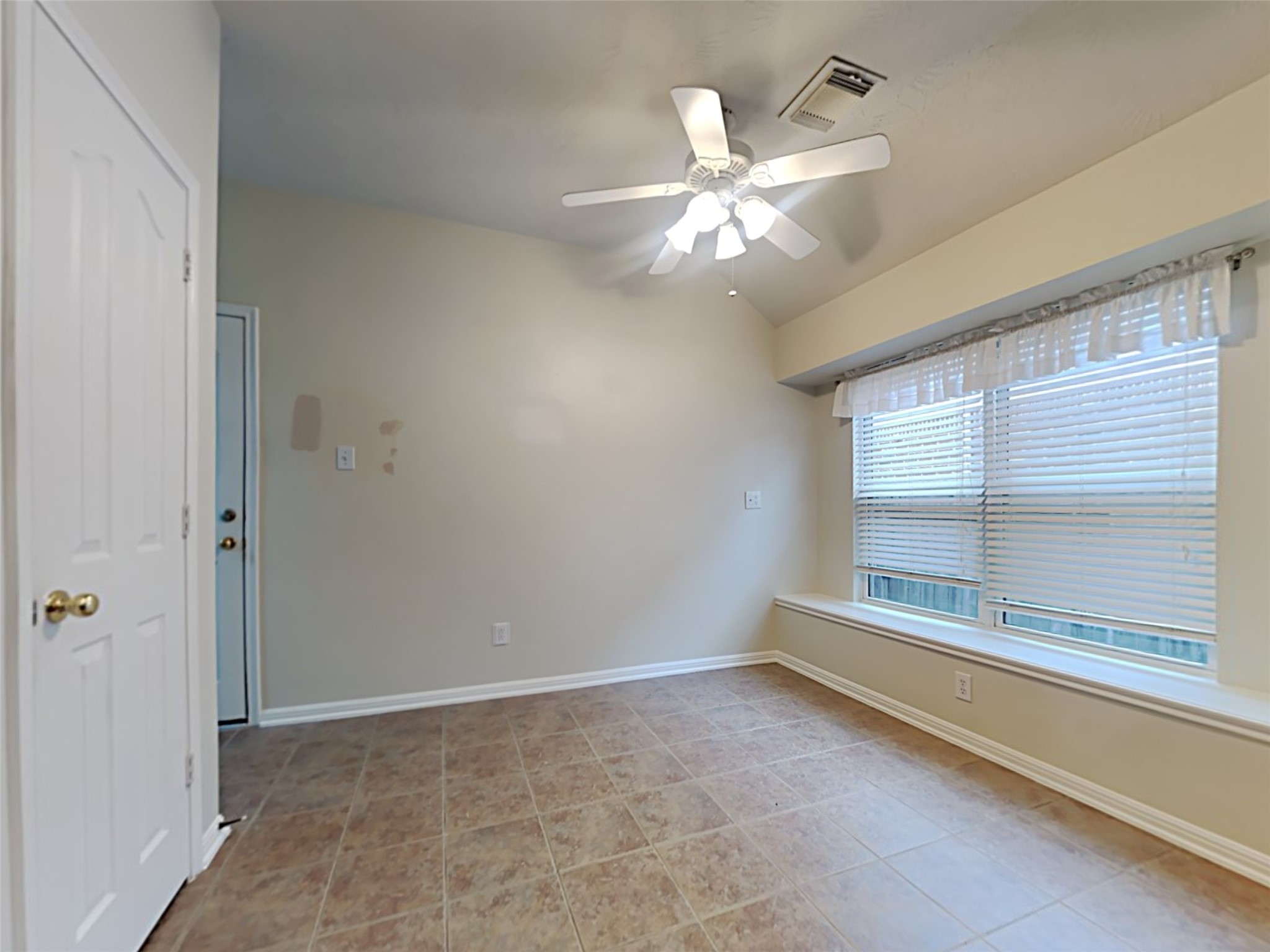 155 South Queenscliff Circle Spring, TX 77382 - Photo 13 of 19