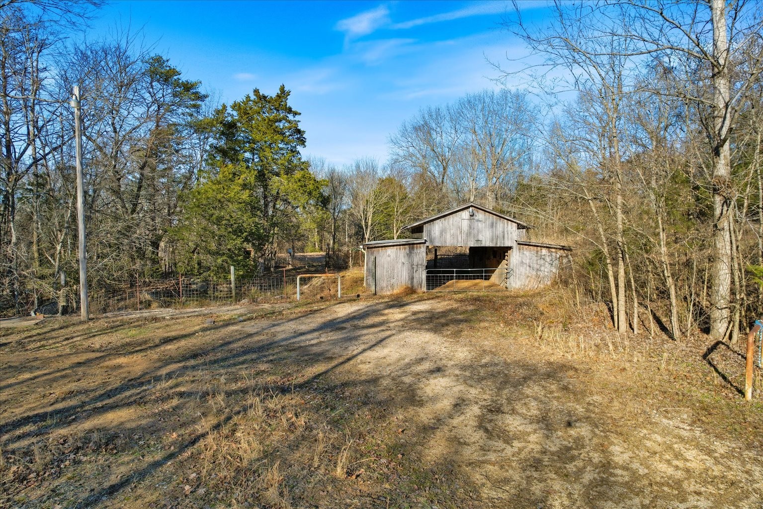 3160 Tom Holt Road Clifton, TN 38425 - Photo 51 of 53 a house with a yard
