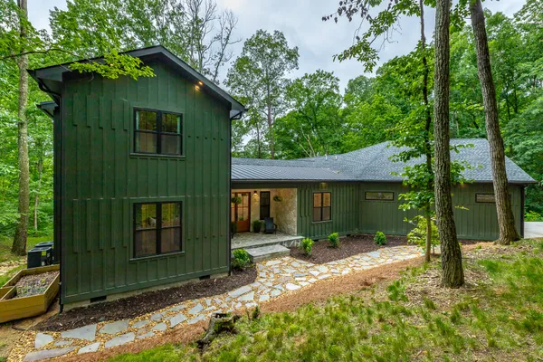 $1,100,000 | 19 Stonehaven Drive, Signal Mountain, TN 37377