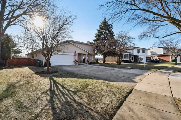 $800,000 | 2019 East Avon Lane, Arlington Heights, IL 60004