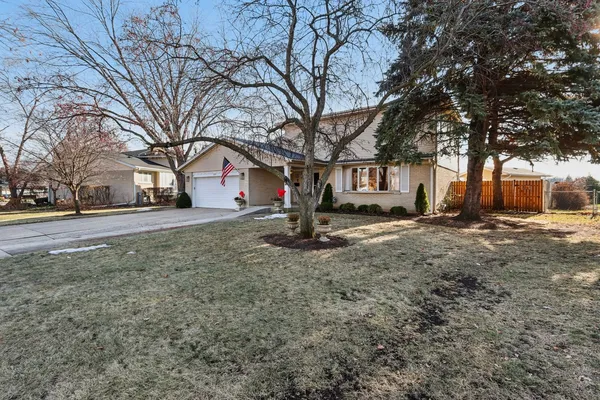 $800,000 | 2019 East Avon Lane, Arlington Heights, IL 60004
