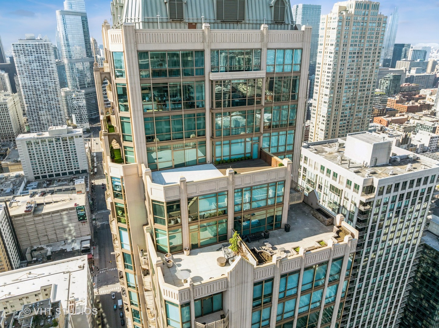 21 East Huron Street, Unit 1806 Chicago, IL 60611 - Photo 48 of 54 a balcony with an outdoor seating