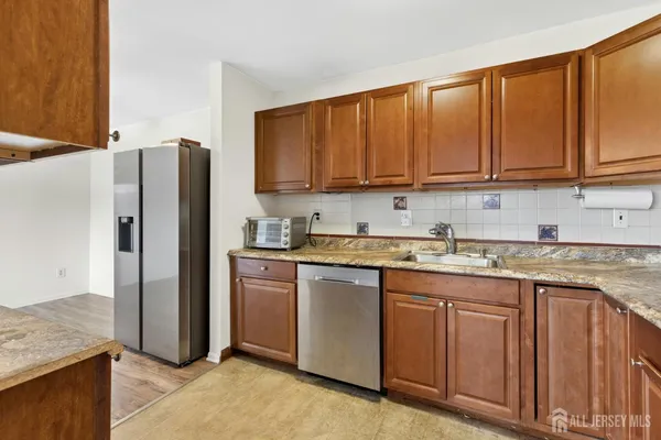 $279,900 | 324 Cricket Lane, Woodbridge, NJ 07095