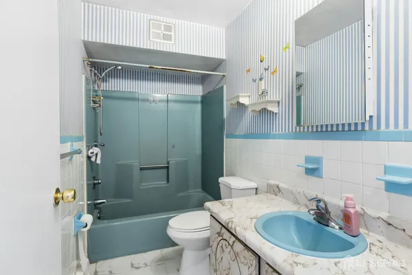 $279,900 | 324 Cricket Lane, Woodbridge, NJ 07095