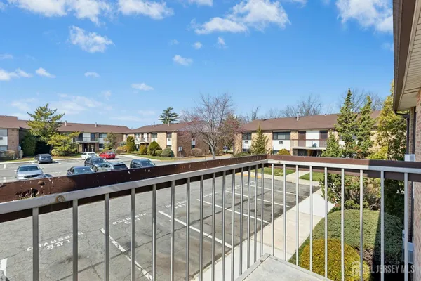 $279,900 | 324 Cricket Lane, Woodbridge, NJ 07095