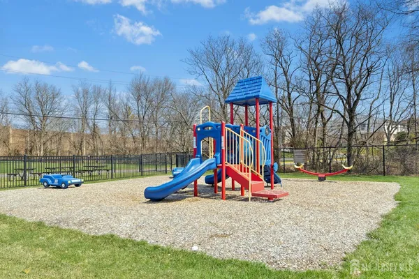 $279,900 | 324 Cricket Lane, Woodbridge, NJ 07095