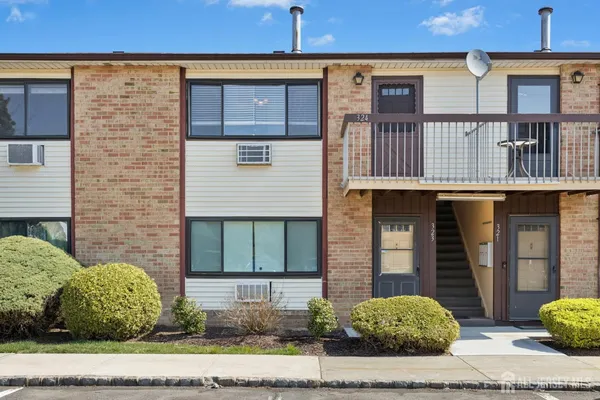 $279,900 | 324 Cricket Lane, Woodbridge, NJ 07095