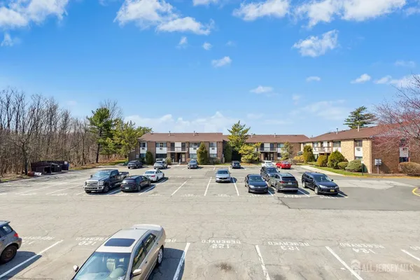 $279,900 | 324 Cricket Lane, Woodbridge, NJ 07095