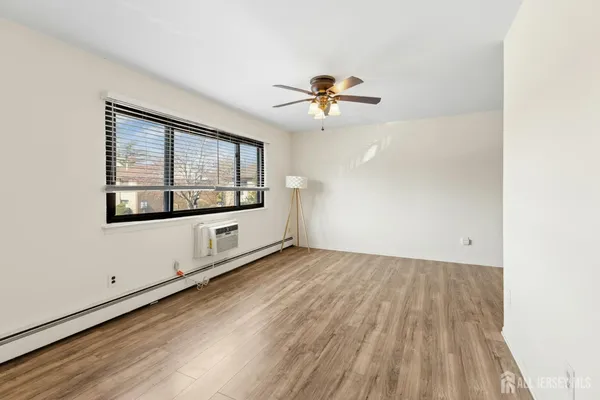 $279,900 | 324 Cricket Lane, Woodbridge, NJ 07095