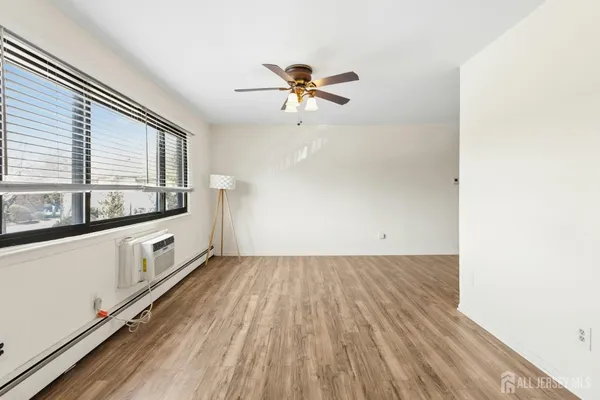 $279,900 | 324 Cricket Lane, Woodbridge, NJ 07095