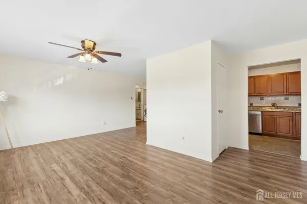 $279,900 | 324 Cricket Lane, Woodbridge, NJ 07095