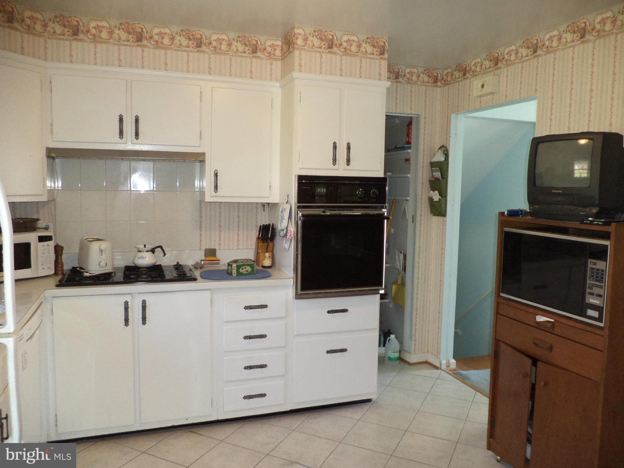 2706 Higbee Road Adelphi, MD 20783 - Photo 3 of 15 Kitchen