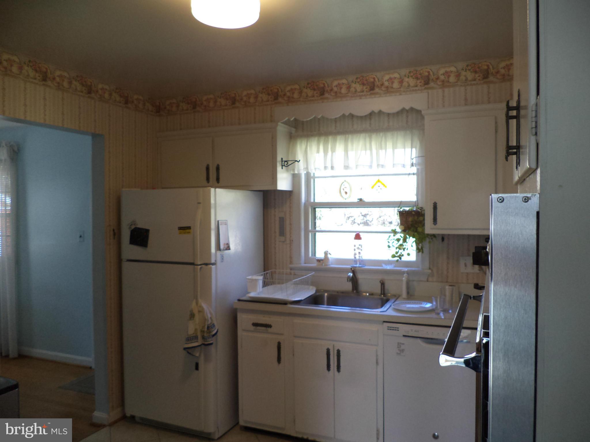 2706 Higbee Road Adelphi, MD 20783 - Photo 4 of 15 Kitchen