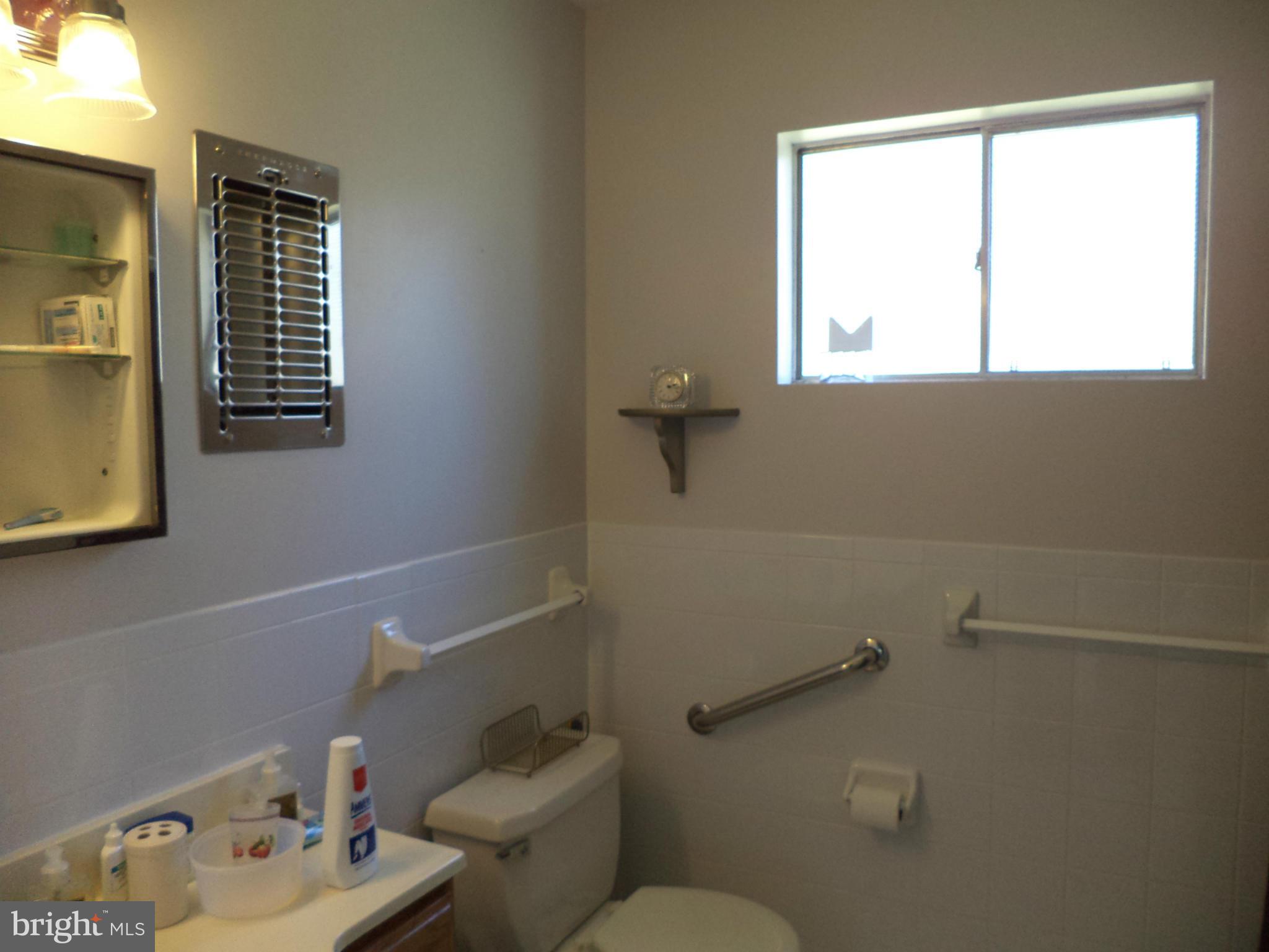 2706 Higbee Road Adelphi, MD 20783 - Photo 9 of 15 Bath