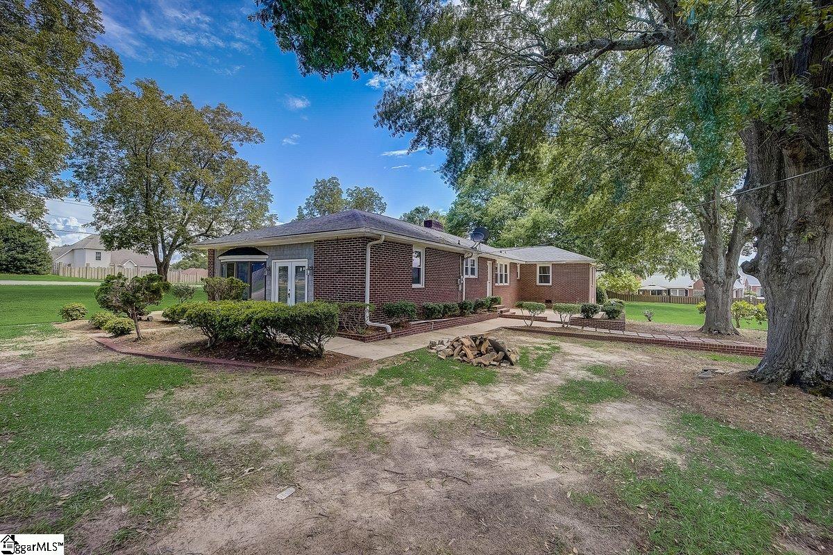 1091 Old Georgia Road Moore, SC 29369 - Photo 4 of 35 Gallery Image 4