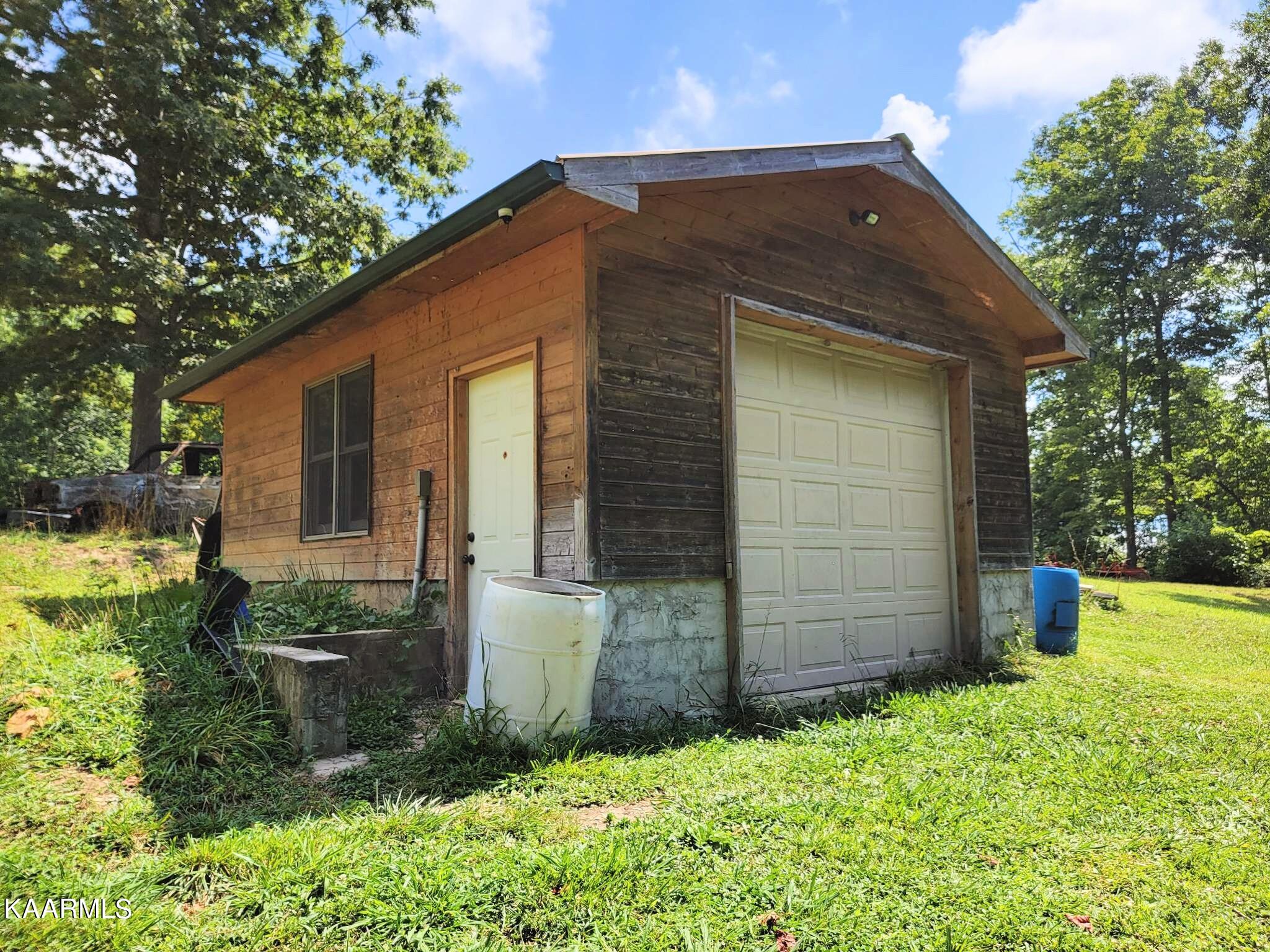 208 Rainbow Road Lancing, TN 37770 - Photo 5 of 20 received_1163360124384854~2