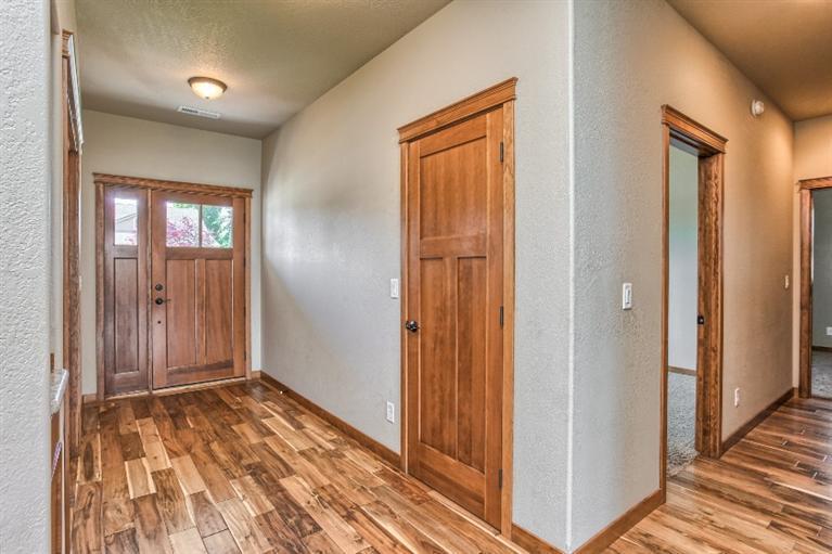 182 Echo Way Eagle Point, OR 97524 - Photo 2 of 35 Additional Photo