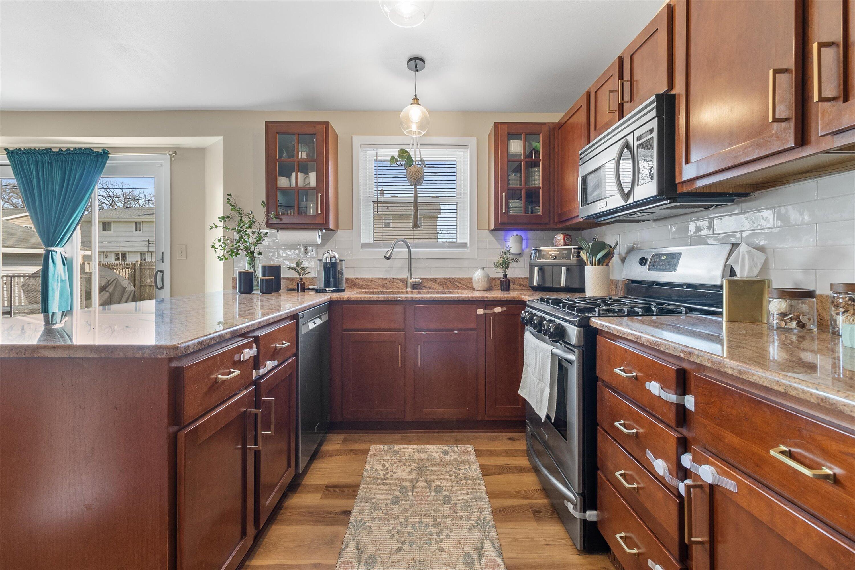 5315 66th Place Kenosha, WI 53142 - Photo 8 of 48 Kitchen