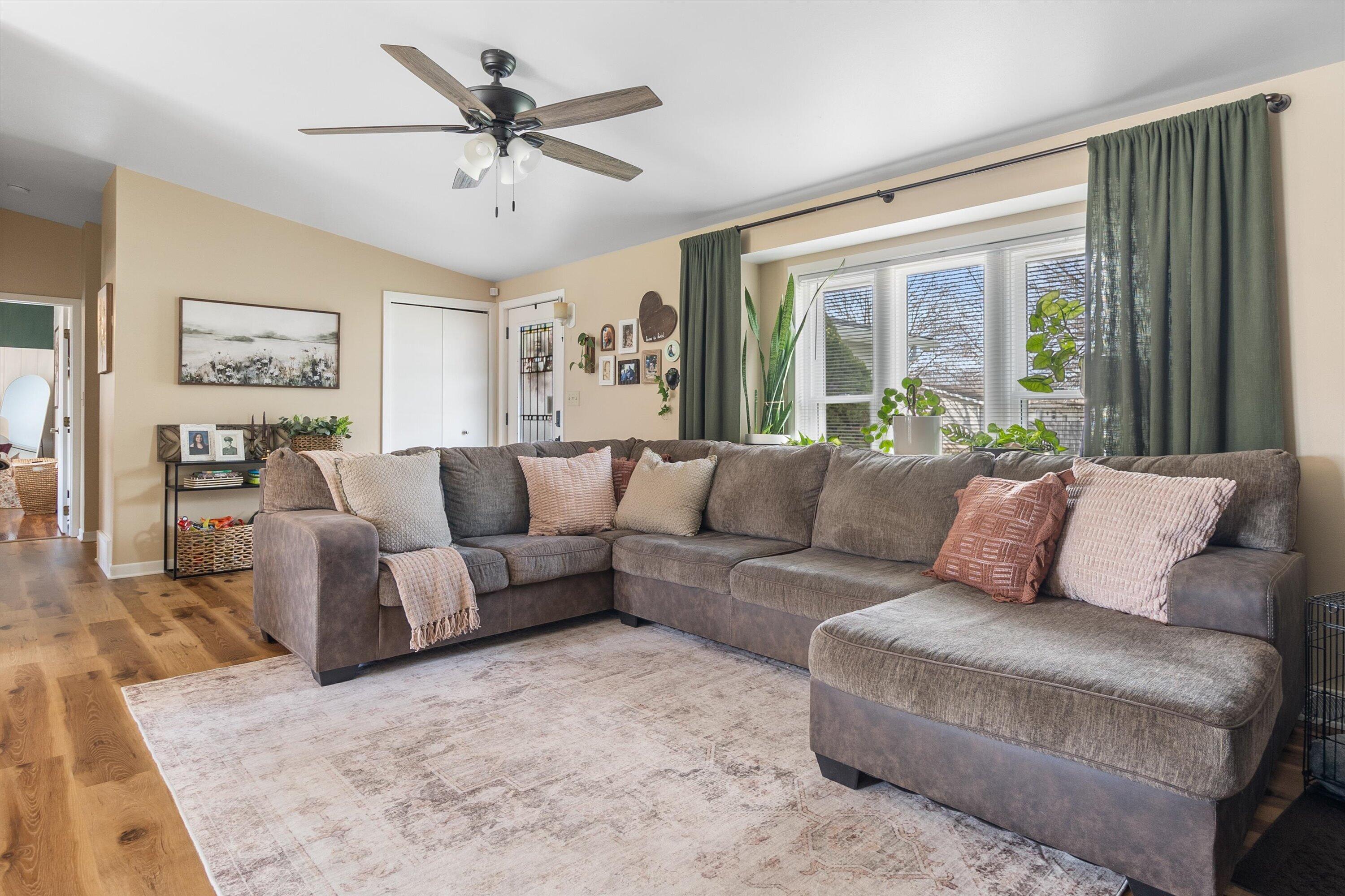 5315 66th Place Kenosha, WI 53142 - Photo 2 of 48 Living Room