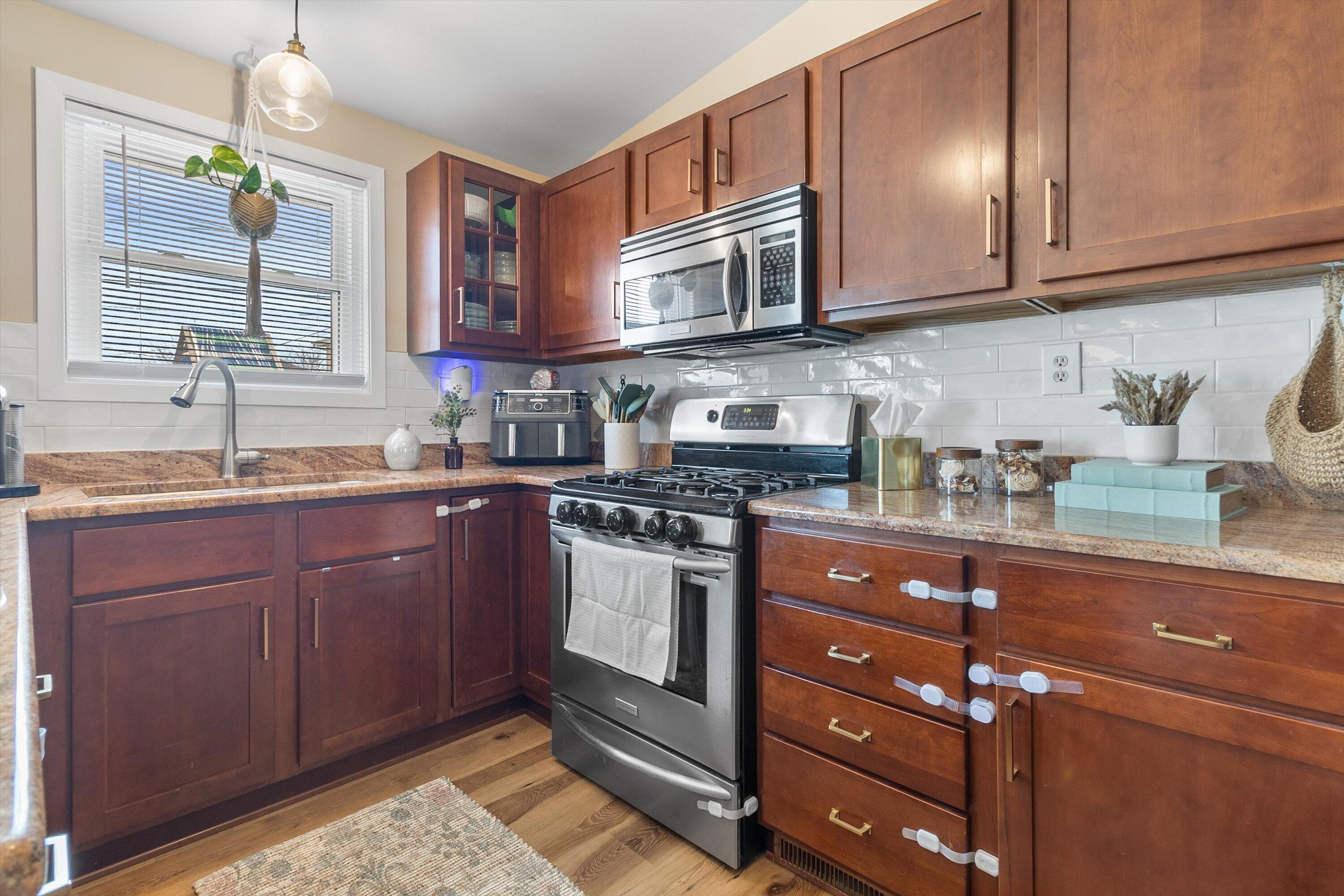 5315 66th Place Kenosha, WI 53142 - Photo 29 of 48 Kitchen