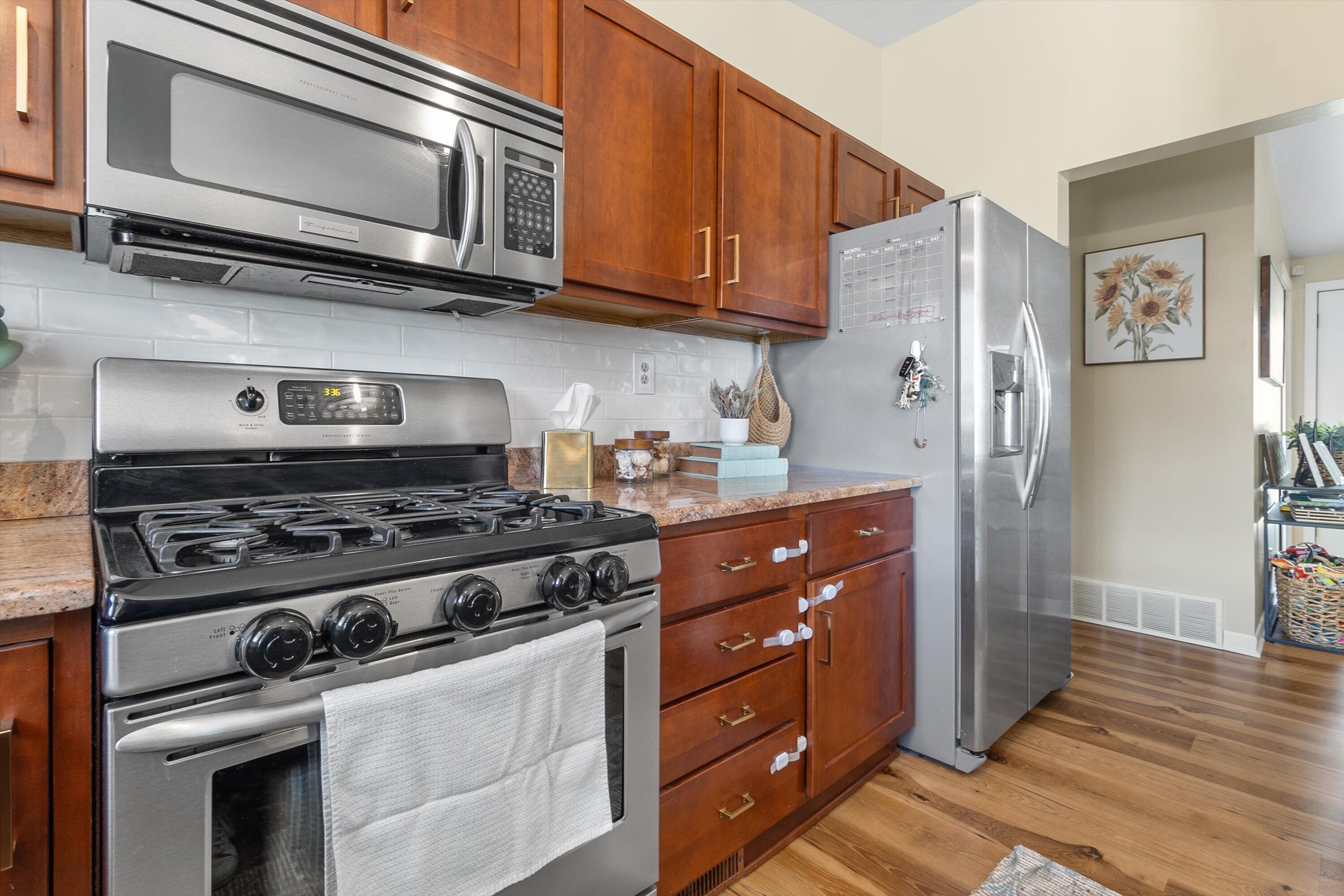 5315 66th Place Kenosha, WI 53142 - Photo 31 of 48 Kitchen