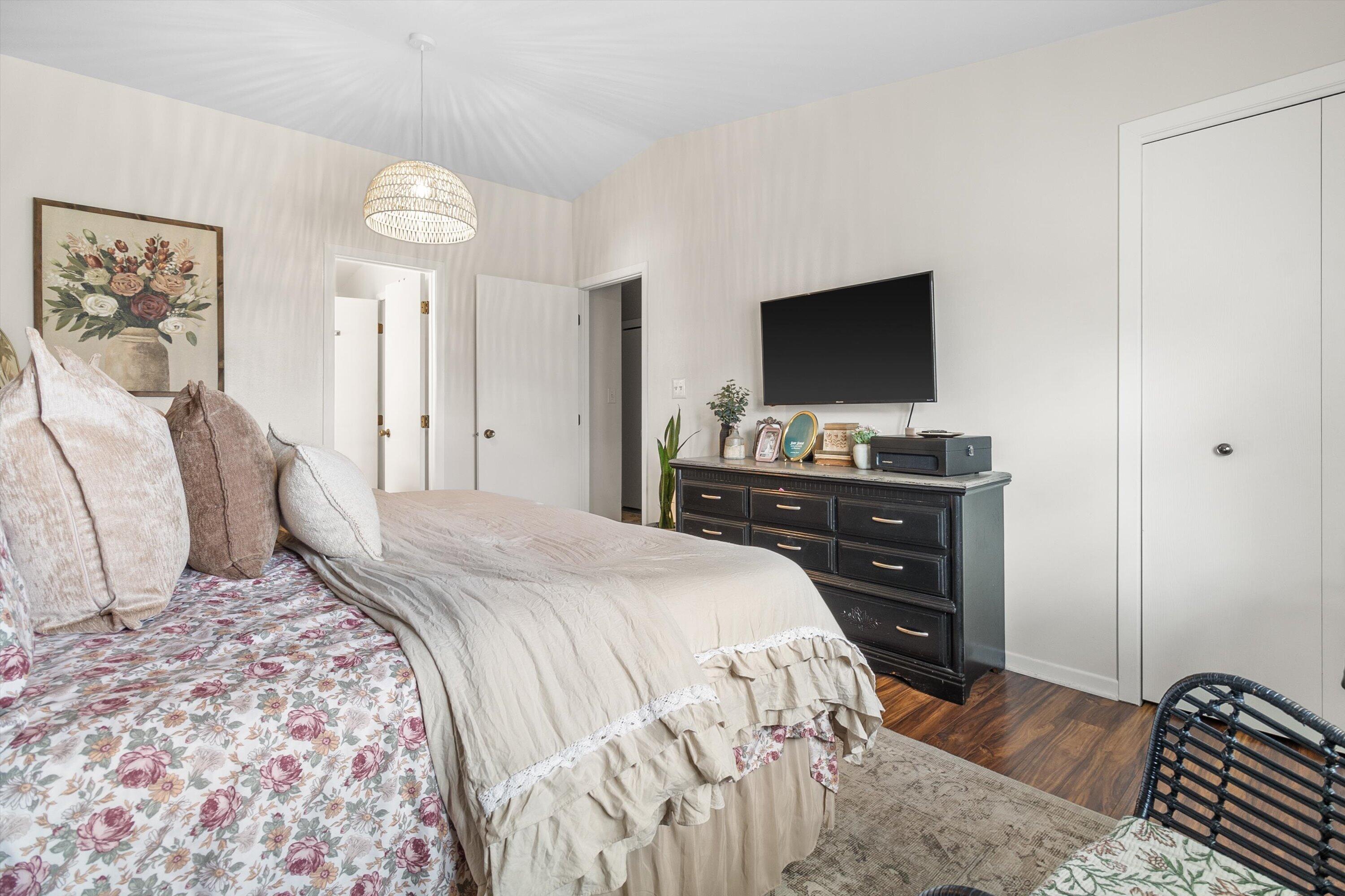 5315 66th Place Kenosha, WI 53142 - Photo 34 of 48 Primary Suite