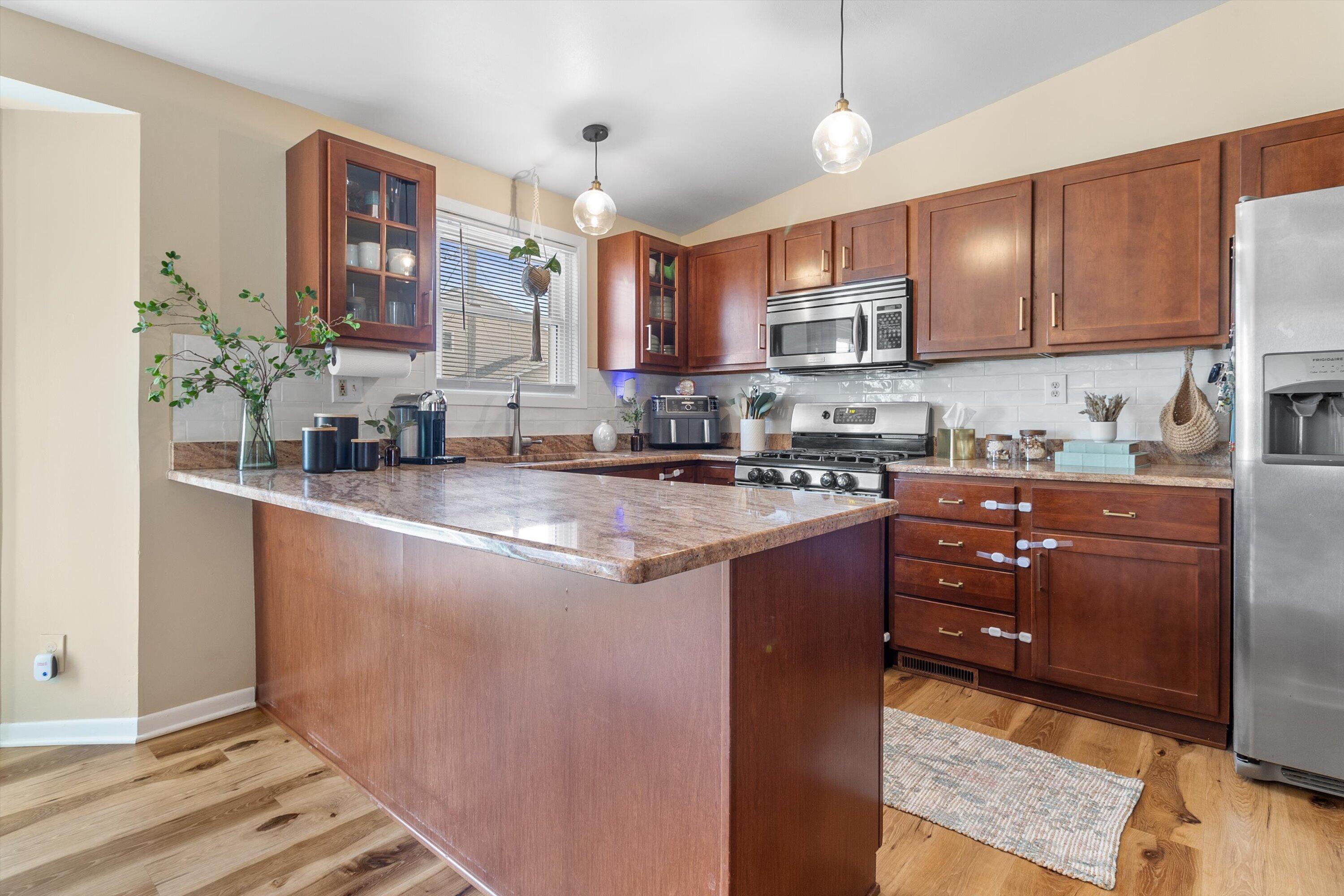 5315 66th Place Kenosha, WI 53142 - Photo 7 of 48 Kitchen