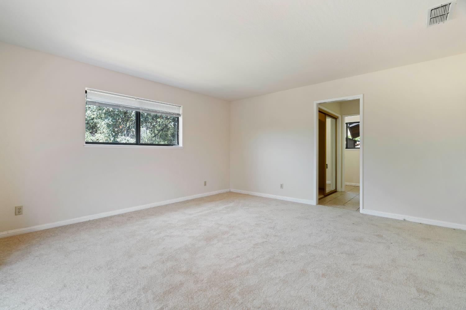 3830 Wilson Loop Placerville, CA 95667 - Photo 16 of 36 an empty room with a hallway