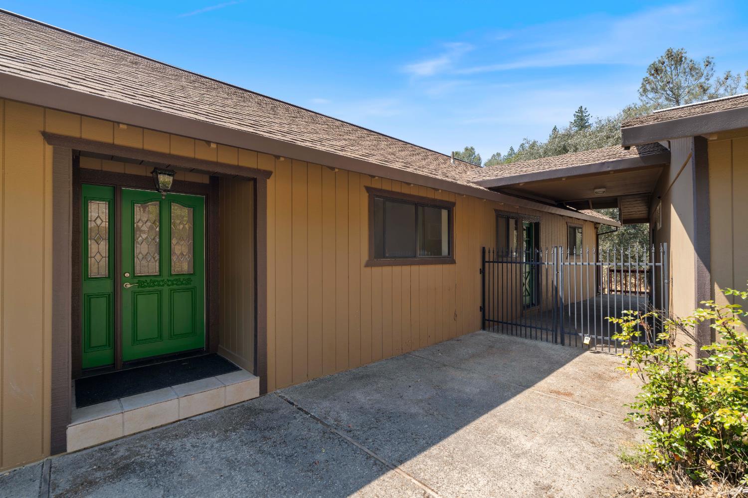3830 Wilson Loop Placerville, CA 95667 - Photo 3 of 36 a entryway view with a backyard space
